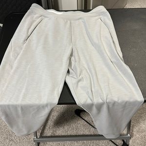 LuluLemon Balancer Cropped pants size M heathered grey